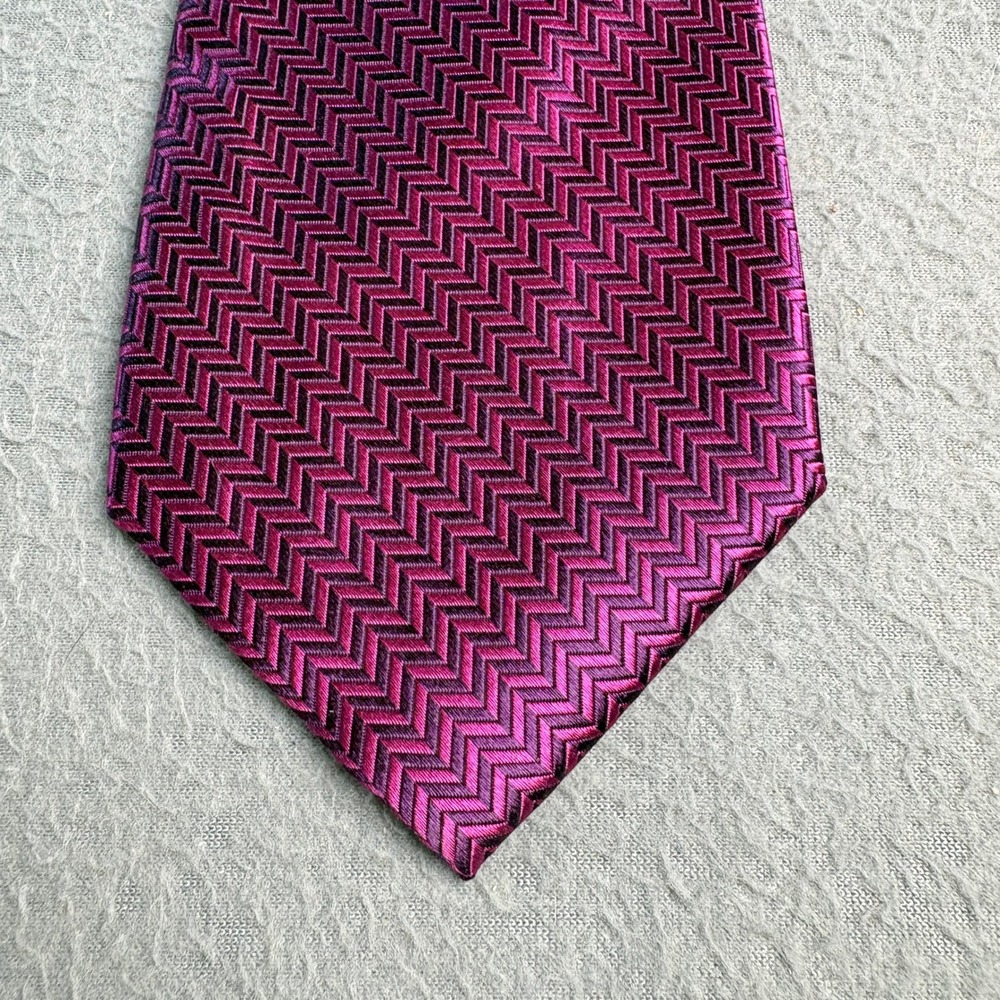 Paul Fredrick Mens Silk Necktie Magenta Pink Purple Chevron Herringbone Tie - Picture 2 of 8